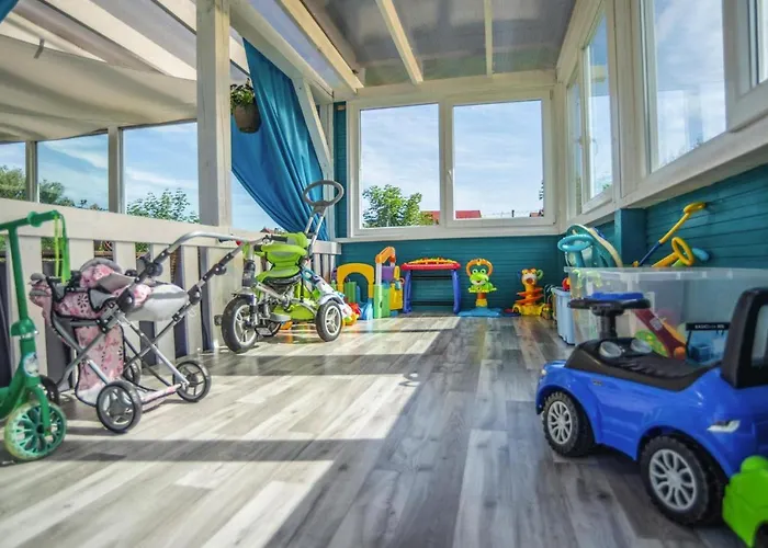 Air-conditioned Homes, Summer Pool,